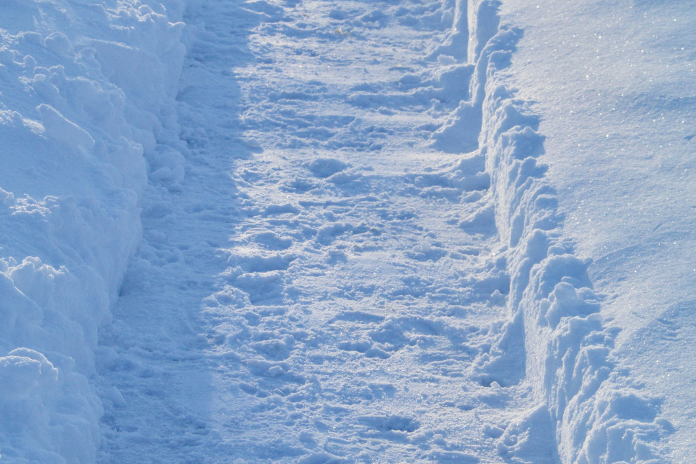 Geräumter Weg im Winter